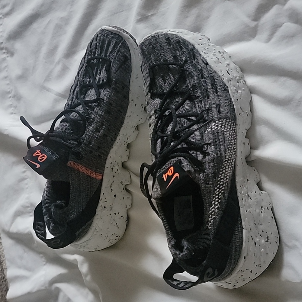 WOMEN'S Nike sneakers size 8.5